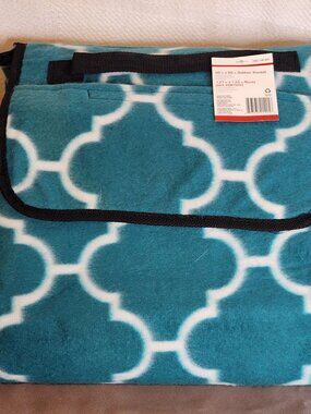 Home Depot Teal Lattice Pattern 50"x60" Water Resistant Backing Outdoor Blanket